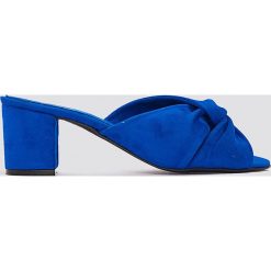 Klapki damskie: NA-KD Shoes Klapki na wysokim obcasie z wiązaniem – Blue