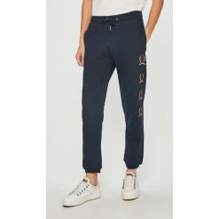 Tommy Jeans - Spodnie. Niebieskie spodnie męskie Tommy Jeans, na co dzień, xxl, bez wzorów, z bawełny, casualowe. W wyprzedaży za 219,90 zł.