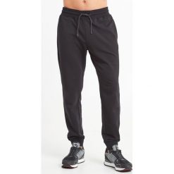 SPODNIE DRESOWE EMPORIO ARMANI. Spodnie męskie Emporio Armani, xxl, bez wzorów, z dresówki. Za 709,00 zł.