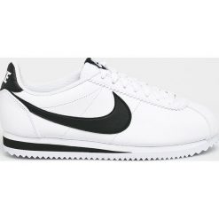 Nike - Buty. Białe buty sportowe damskie Nike, ze skóry. W wyprzedaży za 299,90 zł.