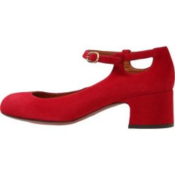 Chie Mihara URBE Czółenka ante rojo. Czerwone buty ślubne damskie Chie Mihara, z materiału. Za 1069,00 zł.