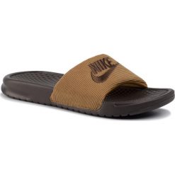 Klapki NIKE - Benassi Jdi Se Ltr CK0644 200 Baroque Brown/Baroque Brown. Pomarańczowe klapki męskie Nike, bez wzorów, z tworzywa sztucznego. W wyprzedaży za 139,00 zł.