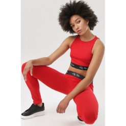 Czerwone Legginsy Fyresha. Czerwone legginsy damskie Born2be, s, bez wzorów. Za 39,99 zł.
