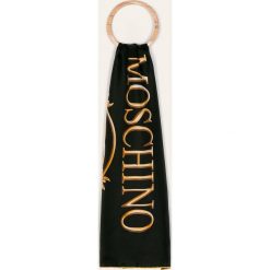 Moschino - Chusta. Fioletowe szaliki damskie MOSCHINO, bez wzorów, z jedwabiu. W wyprzedaży za 299,90 zł.