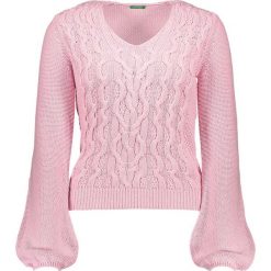 Sweter w kolorze jasnoróżowym. Różowe swetry damskie Benetton, xs, bez wzorów, z bawełny, bez rękawów, bez kaptura. W wyprzedaży za 84,95 zł.