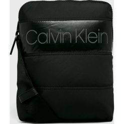 Calvin Klein - Saszetka. Niebieskie torby męskie skórzane Calvin Klein, w paski, z poliesteru, casualowe, na ramię, małe. W wyprzedaży za 269,90 zł.