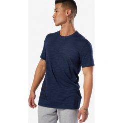 Reebok Marble Group Koszulka Niebieski. Niebieskie podkoszulki męskie Reebok, s, bez wzorów, z bawełny, bez kołnierzyka, z krótkim rękawem, krótkie. Za 128,95 zł.
