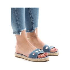 Niebieskie klapki jeans ćwieki 7087. Niebieskie klapki damskie ButyModne, z aplikacjami, z jeansu, bez obcasa. Za 59,00 zł.