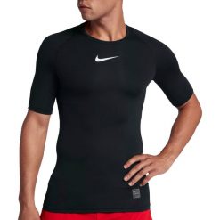 Nike Pro Top Compression Short Sleeve 838091-010. Czarne t-shirty męskie Nike, s, bez wzorów, z elastanu, bez kołnierzyka. W wyprzedaży za 99,99 zł.