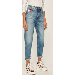 Tommy Jeans - Jeansy. Niebieskie jeansy damskie Tommy Jeans, bez wzorów, z bawełny, z podwyższonym stanem. Za 539,90 zł.