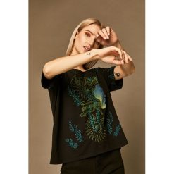 Medicine - T-shirt by Patrycja Podkościelny. Czarne bluzki damskie MEDICINE, s, z nadrukiem, z bawełny, z okrągłym kołnierzem. Za 59,90 zł.