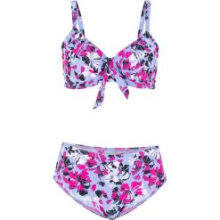Bikini na fiszbinach z efektem minimizer (2 części) bonprix jasnoniebieski. Stroje kąpielowe damskie bonprix. Za 74,99 zł.
