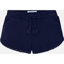 Mayoral - Szorty dziecięce 92-134 cm. Czerwone spodenki dziewczęce Mayoral, bez wzorów, z elastanu, casualowe. W wyprzedaży za 39,90 zł.
