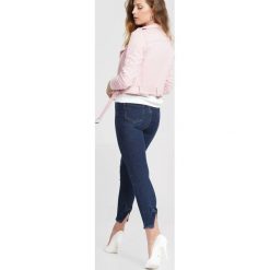 Granatowe Jeansy Who I Really Am. Niebieskie jeansy damskie marki other. Za 59,99 zł.