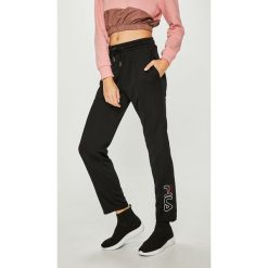 Fila - Spodnie. Spodnie damskie Fila. W wyprzedaży za 179,90 zł.