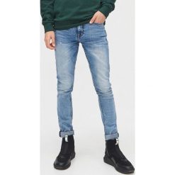 Jeansy super skinny - Niebieski. Niebieskie jeansy męskie Cropp, m, bez wzorów. Za 99,99 zł.