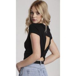 Czarny T-shirt Corrarial. Czarne bluzki damskie Renee, s, bez wzorów, z okrągłym kołnierzem. Za 39,99 zł.