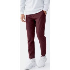 Spodnie chinosy. Czerwone chinosy męskie marki Pull&Bear, m. Za 109,00 zł.