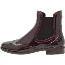 DAY Birger et Mikkelsen SHOWERING Kalosze rouge/noir. Czerwone buty zimowe damskie marki DAY Birger et Mikkelsen, z materiału. W wyprzedaży za 319,20 zł.