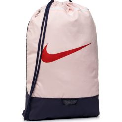 Plecak NIKE - BA5953 682 Różowy. Różowe torby męskie skórzane Nike, bez wzorów, ze skóry ekologicznej, sportowe. Za 49,00 zł.
