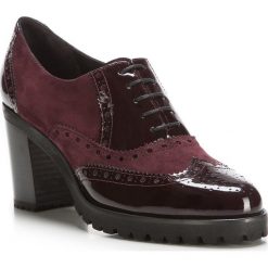 Buty damskie. Czerwone botki damskie Wittchen, ze skóry, eleganckie, na wysokim obcasie, na obcasie, bez zapięcia. W wyprzedaży za 399,90 zł.
