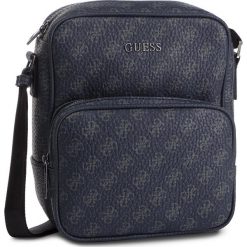 Saszetka GUESS - City Logo HM6605 POL91 BLU. Niebieskie torby męskie skórzane Guess, z aplikacjami, ze skóry ekologicznej, młodzieżowe. W wyprzedaży za 219,00 zł.