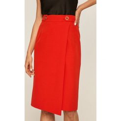 Trussardi Jeans - Spódnica. Czarne spódniczki damskie Trussardi Jeans, do pracy, bez wzorów, z elastanu, biznesowe, midi, ołówkowe. W wyprzedaży za 399,90 zł.