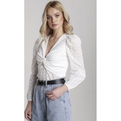 Biała Bluzka Cirironis. Białe bluzki damskie Renee, s, z haftami, z tkaniny, boho, bez kołnierzyka, bez rękawów. Za 99,99 zł.