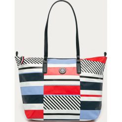 Tommy Hilfiger - Torebka. Niebieskie torby damskie na zakupy TOMMY HILFIGER, w paski, ze skóry ekologicznej, na ramię, duże, bez dodatków. Za 399,90 zł.