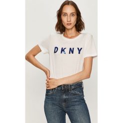 Dkny - T-shirt. Białe bluzki damskie DKNY, s, z aplikacjami, z dzianiny, casualowe, z okrągłym kołnierzem. Za 249,90 zł.