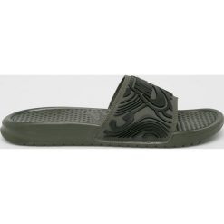 Nike Sportswear - Klapki. Żółte kapcie męskie Nike Sportswear, z gumy, bez zapięcia. W wyprzedaży za 99,90 zł.