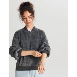 Rozpinana bluza typu college - Szary. Szare bluzy damskie Cropp, s, bez wzorów, bez rękawów, bez kaptura. Za 99,99 zł.