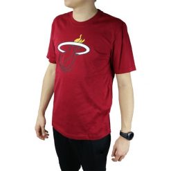 Adidas Miami Heat Fanwear Tee S29937 t-shirt męskie czerwone S. Czerwone t-shirty męskie Adidas, s, z nadrukiem, z bawełny, sportowe, bez kołnierzyka, krótkie. W wyprzedaży za 89,99 zł.