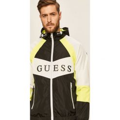 Guess Jeans - Kurtka. Czarne kurtki męskie Guess Jeans, s, z aplikacjami, z poliesteru, krótkie, z kapturem. W wyprzedaży za 449,90 zł.
