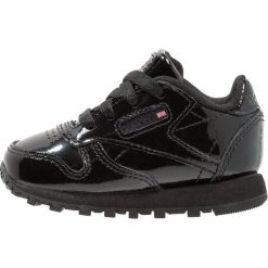 Reebok Classic CLASSIC Tenisówki i Trampki black. Czarne trampki chłopięce marki Reebok Classic, z gumy. Za 189,00 zł.