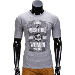 T-SHIRT MĘSKI Z NADRUKIEM S839 - SZARY. Szare t-shirty męskie Ombre Clothing, s, z nadrukiem, bez kołnierzyka. Za 29,00 zł.