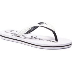 Japonki PEPE JEANS - Rake Studs PLS70059 White 800. Białe klapki damskie Pepe Jeans, bez wzorów, z jeansu, bez obcasa. W wyprzedaży za 69,00 zł.
