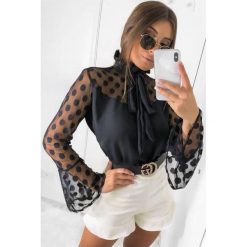 Damska bluzka VLADILENA. Czarne bluzki damskie Damska bluzka VLADILENA, s, bez wzorów, bez kołnierzyka, bez rękawów. W wyprzedaży za 79,00 zł.