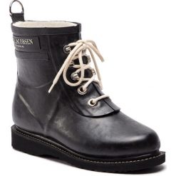 Kalosze ILSE JACOBSEN - RUB2 Black 01. Czarne kalosze damskie marki Ilse Jacobsen, z tworzywa sztucznego, klasyczne, bez obcasa, bez zapięcia. W wyprzedaży za 379,00 zł.