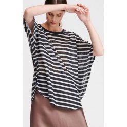 T-shirt oversize - Granatowy. Niebieskie t-shirty damskie Reserved, bez wzorów, bez kołnierzyka. W wyprzedaży za 29,99 zł.