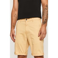 Wrangler - Szorty. Białe spodenki i szorty męskie Wrangler, bez wzorów, z elastanu, casualowe. Za 239,90 zł.