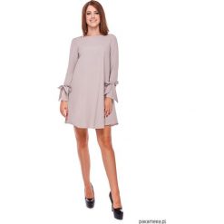 LATORI - Sukienka damska trapezowa LM19/1. Szare sukienki mini Pakamera, na imprezę, z tkaniny, z dekoltem w łódkę, trapezowe. Za 119,00 zł.