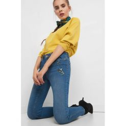 Jeansy skinny z haftem. Niebieskie jeansy damskie marki Orsay, z haftami, z bawełny. Za 139,99 zł.