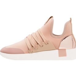 Trampki damskie slip on: Steve Madden SHADY Tenisówki i Trampki blush/multicolor