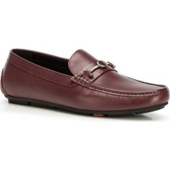 Buty męskie. Czerwone mokasyny męskie Wittchen, ze skóry, eleganckie. W wyprzedaży za 279,90 zł.