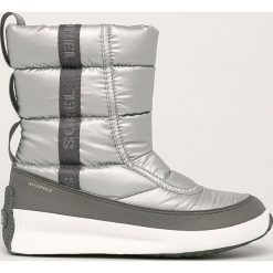 Sorel - Śniegowce Out N About Puffy Mid. Szare śniegowce damskie Sorel, z gumy, bez zapięcia. W wyprzedaży za 379,90 zł.