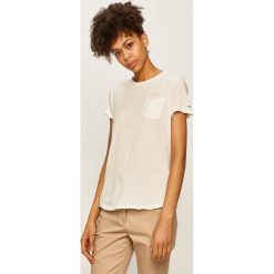 Tommy Jeans - T-shirt. Niebieskie bluzki damskie Tommy Jeans, s, z aplikacjami, z bawełny, casualowe, z okrągłym kołnierzem, z krótkim rękawem. W wyprzedaży za 119,90 zł.