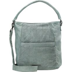 FREDsBRUDER COSMOPOLITAN Torebka powder green. Zielone torebki klasyczne damskie marki FREDsBRUDER. W wyprzedaży za 671,20 zł.