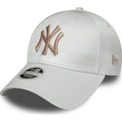NEW ERA NEW YORK YANKEES SATIN 9FORTY > 12040385. Czapki damskie New Era, bez wzorów, z poliesteru. W wyprzedaży za 109,99 zł.