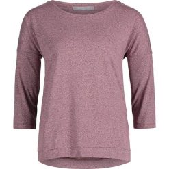 Koszulka w kolorze czerwonym. Czerwone koszulki damskie Betty & Co, bez wzorów, z bawełny, z okrągłym kołnierzem. W wyprzedaży za 39,95 zł.
